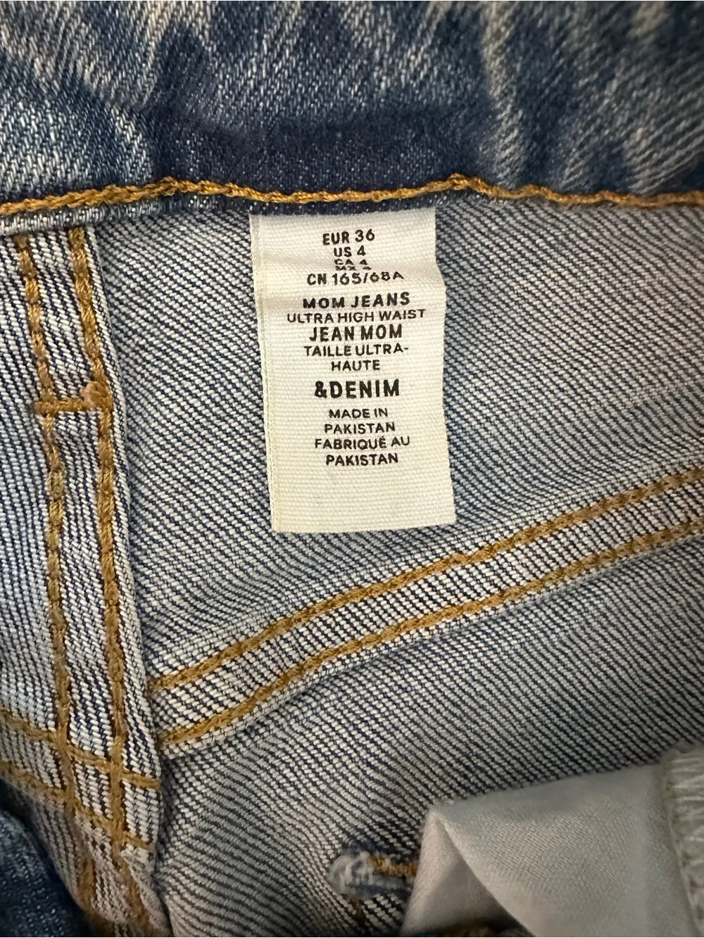 H&M &Denim Ultra High Waist Mom Jeans Women’s US 4 Light Wash Button Fly 26x28 - Picture 4 of 9